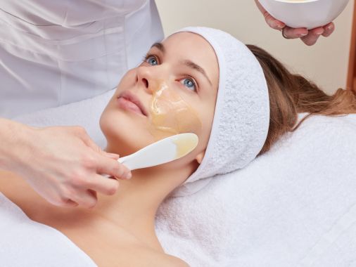 Masque peel off transparent effet feuilles d’or